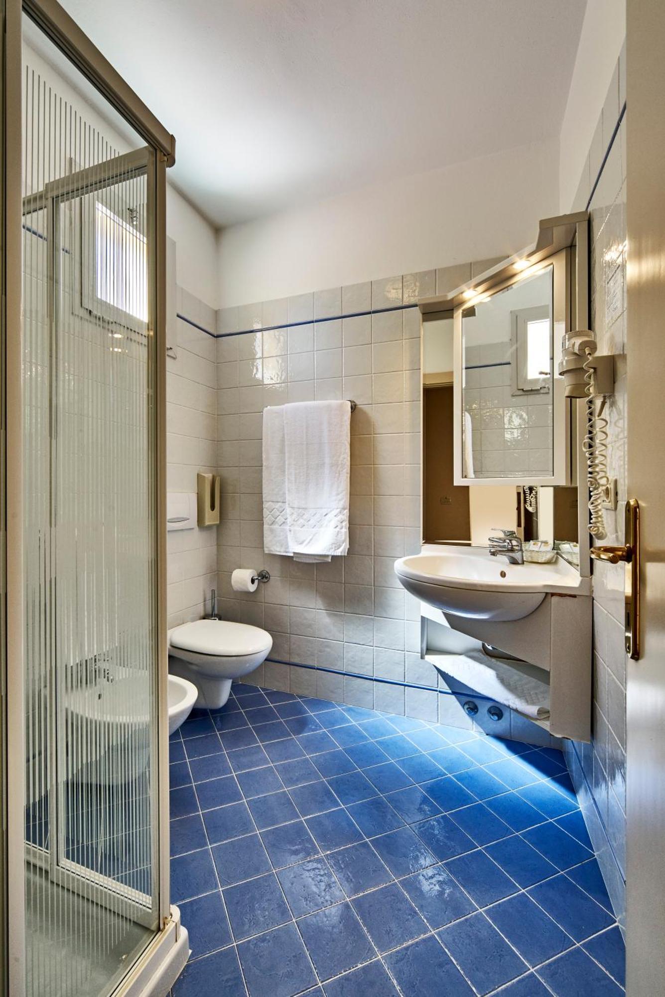 Camera Matrimoniale/Doppia con Letti Singoli con Balcone