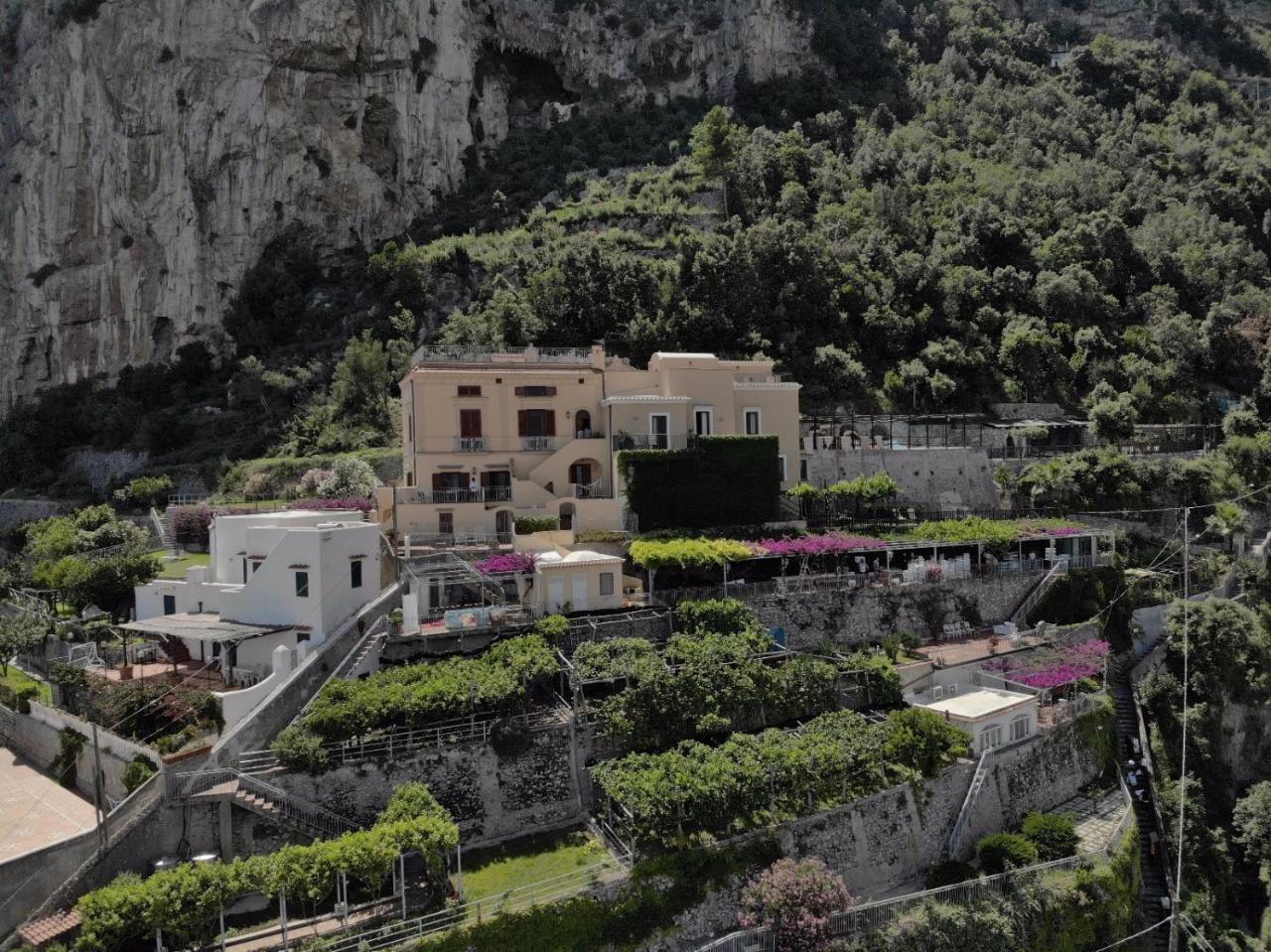 Six-Bedroom Villa,719425738:JPEG