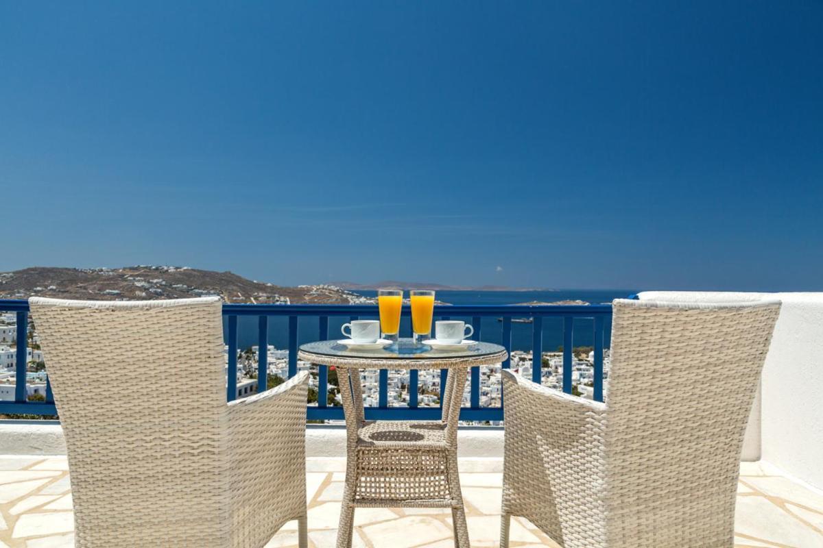 Camera Matrimoniale/Doppia con Letti Singoli con Vista Mare e Letto Supplementare