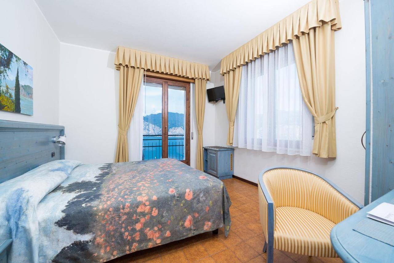 Double or Twin Room Lake View