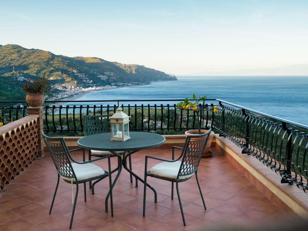 Camera Tripla Standard con Vista Mare
