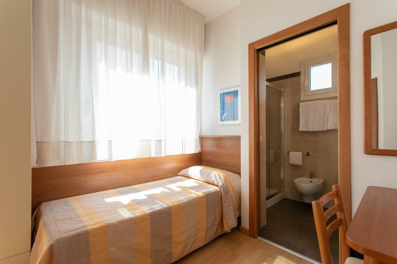 Single Room,813321990:JPEG