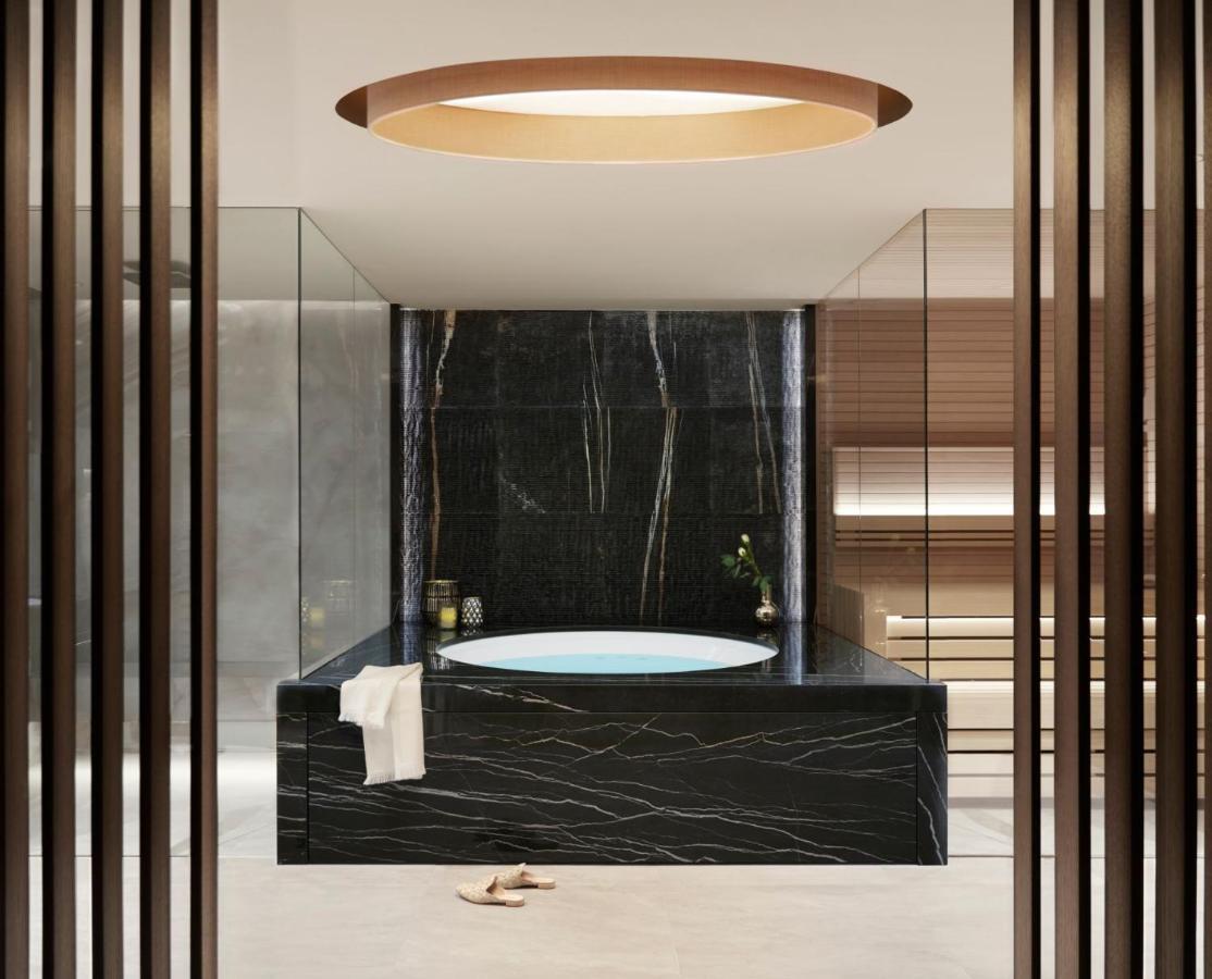 Suite Spa Bath,957627787:JPEG