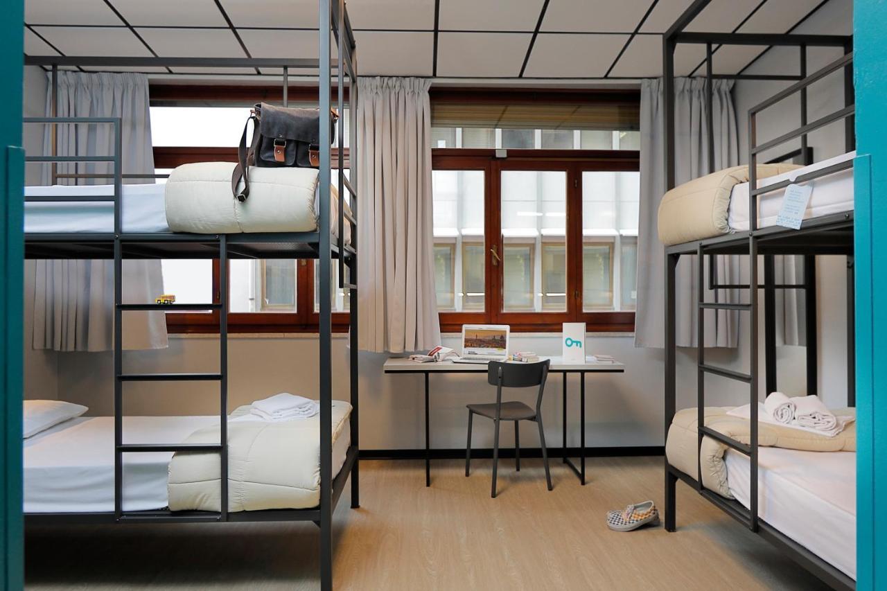 Posto Letto in Dormitorio Femminile con 6 Letti