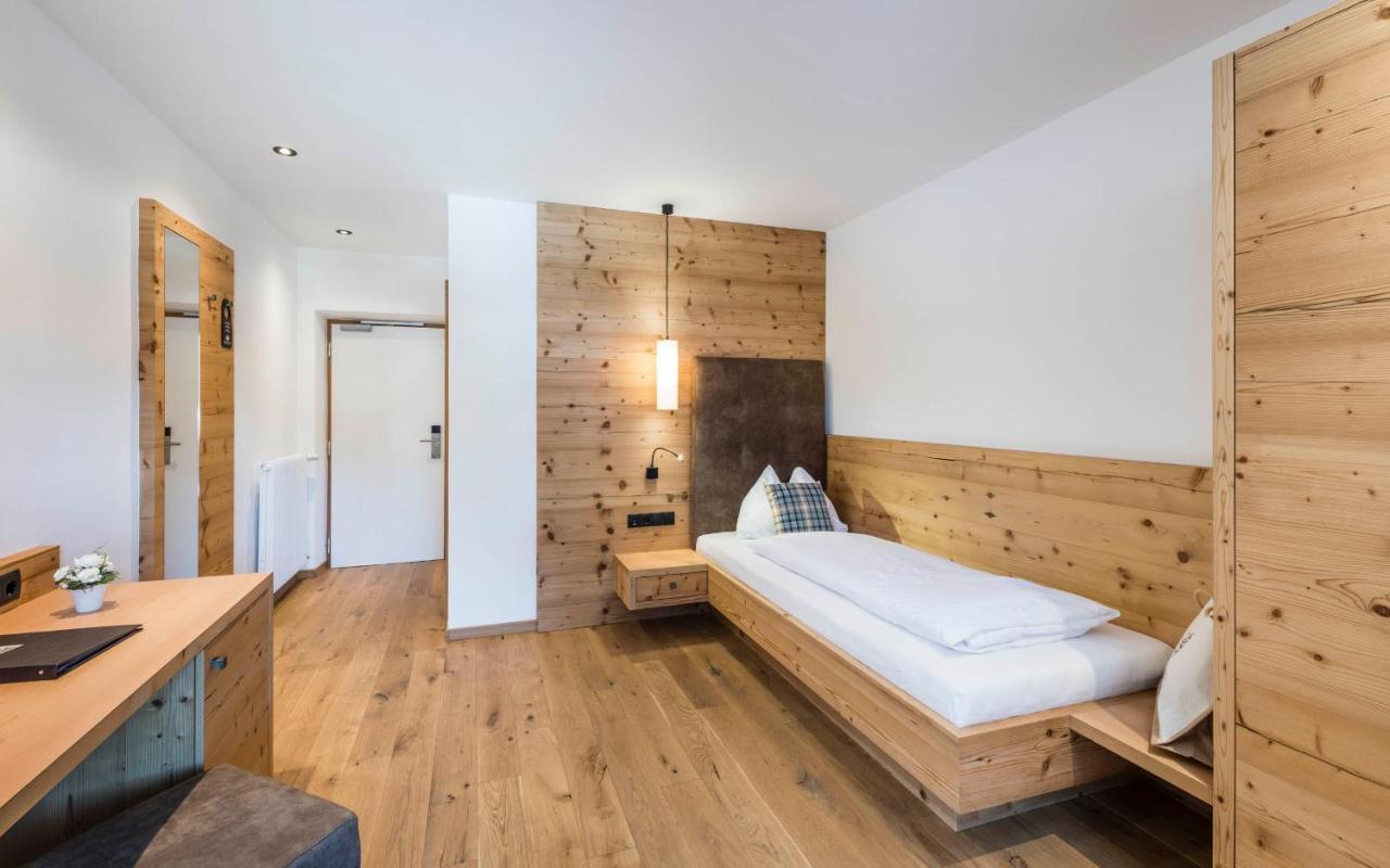 Single Room Balcony,698877738:JPEG