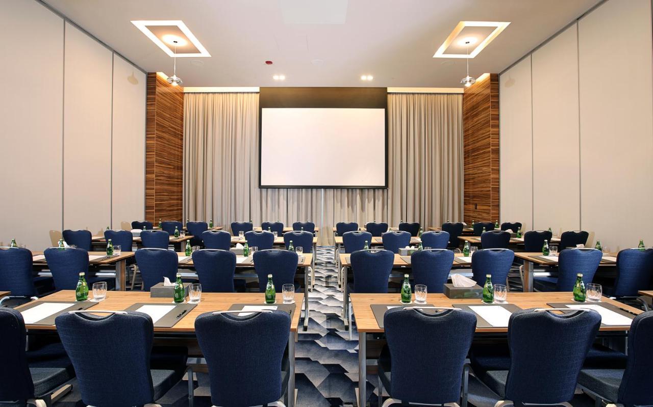 Suite Executive - Trasferimento di Lusso Gratuito a Kite Beach e al Mall of Emirates