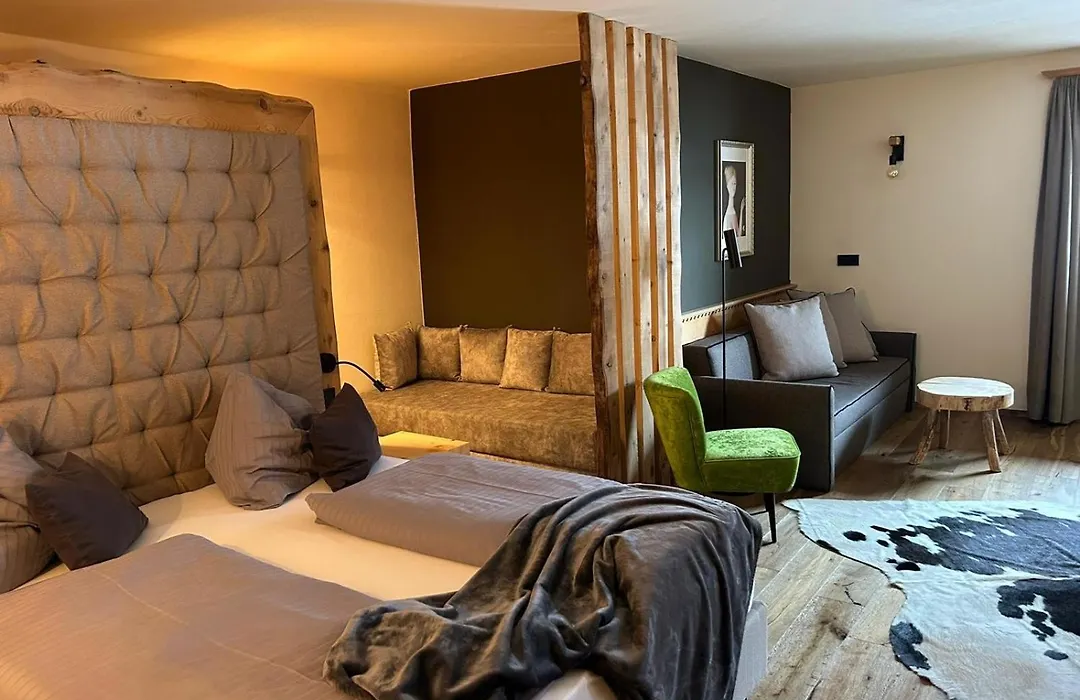 Presulis Hideaway Apartments & Restaurant-1