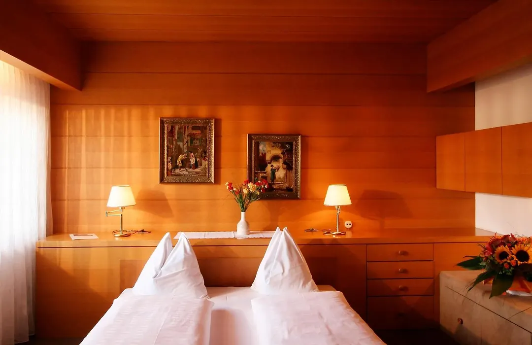 Hotel Schoenbrunn-1