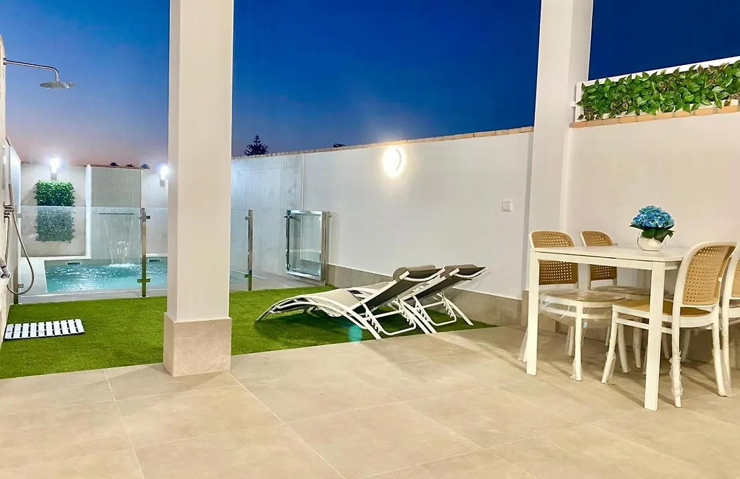 A Estrenar Villa Gallardo 3 con Piscina Privada - Soló Parejas o Familias-1