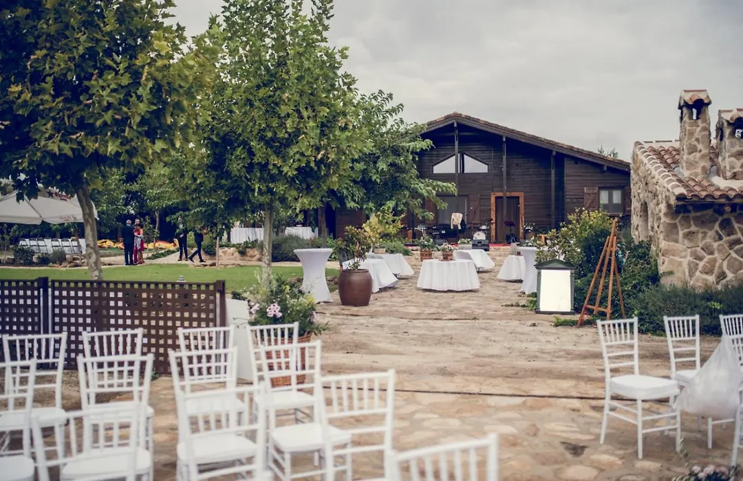 LOS CASTILLOS Casa Rural y espacio para eventos-1