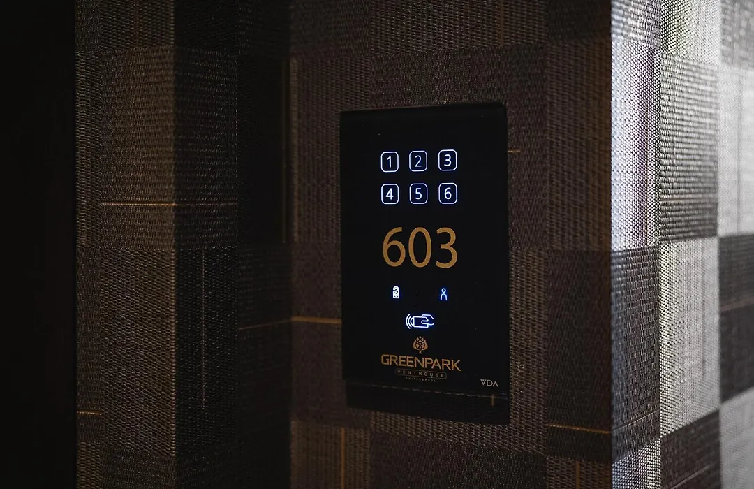 Green Park Penthouse Suite & Pool - Heated Pool --1