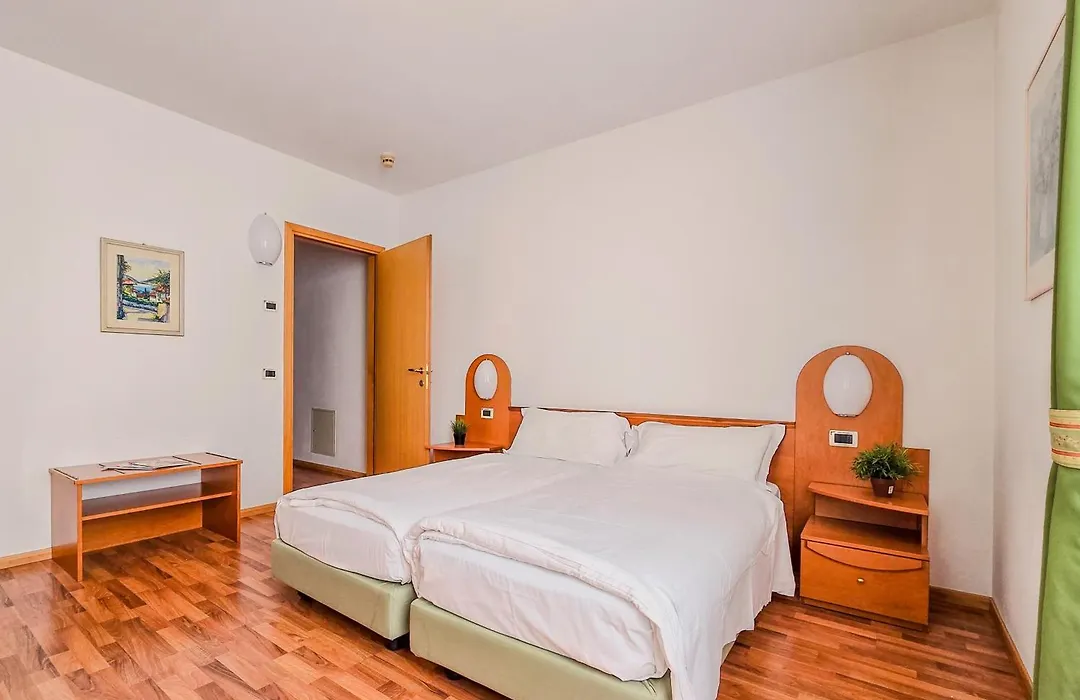 Aparthotel Englovacanze-1
