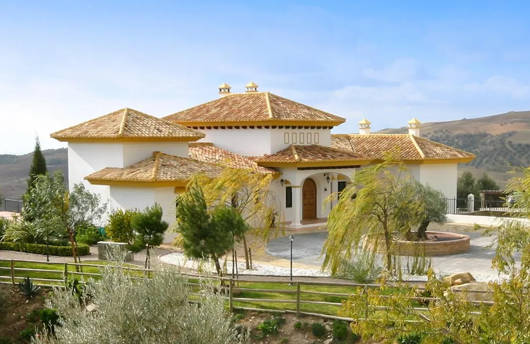 Family-friendly villa with pool&padel court near El Torcal de Antequera-1