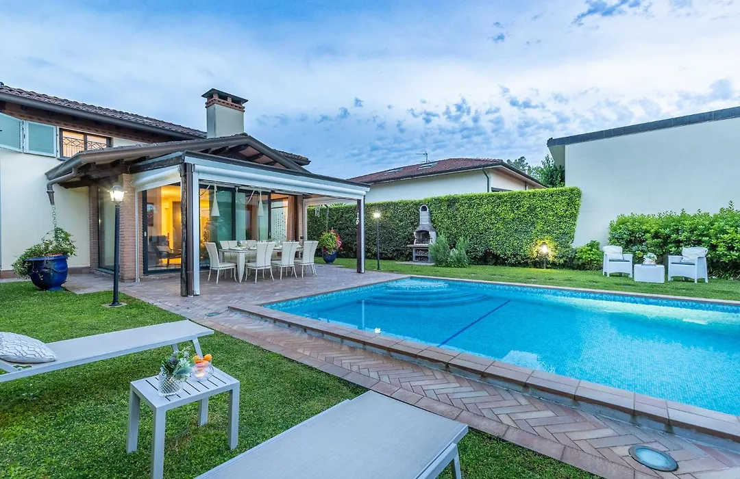 Villa Gatti Marina di Pietrasanta-1