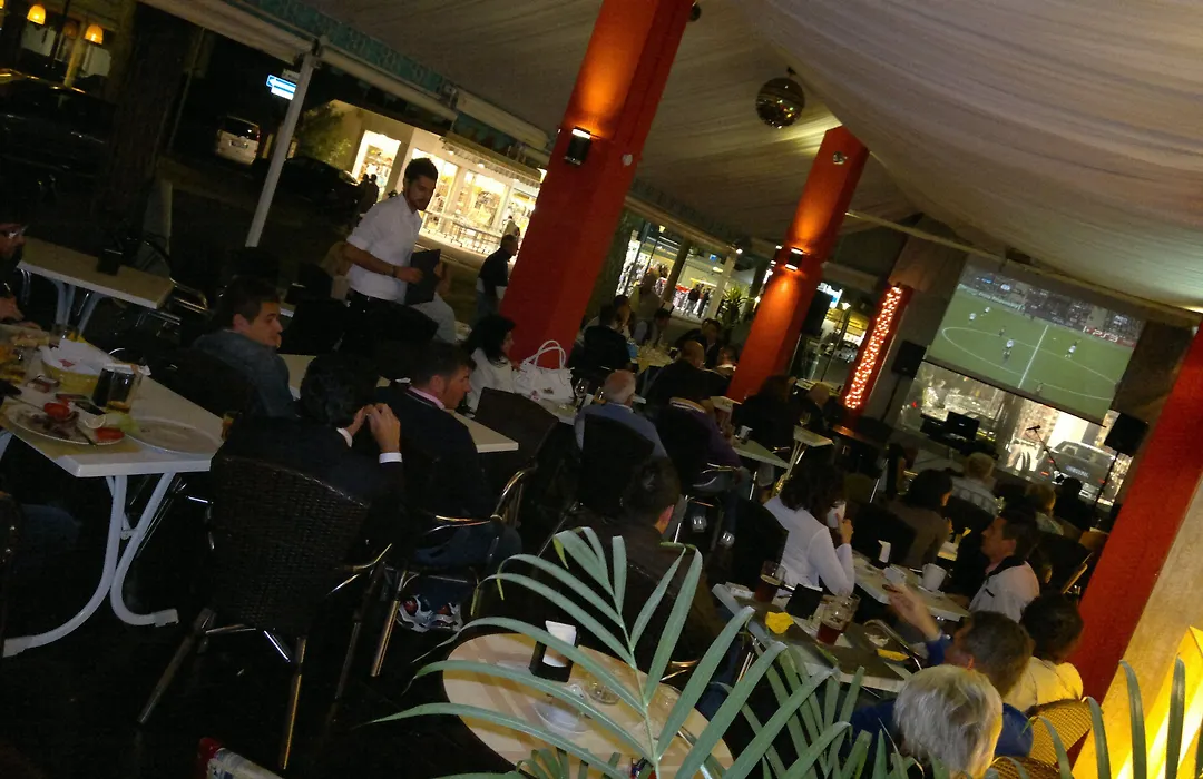 Hotel Amalfi & Restaurant Karaoke Bar-1