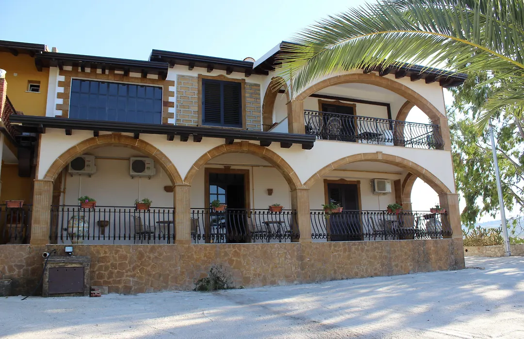 Agriturismo Reggia Saracena-1