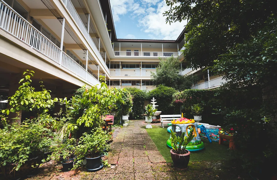 Feung Nakorn Balcony Rooms And Cafe-1