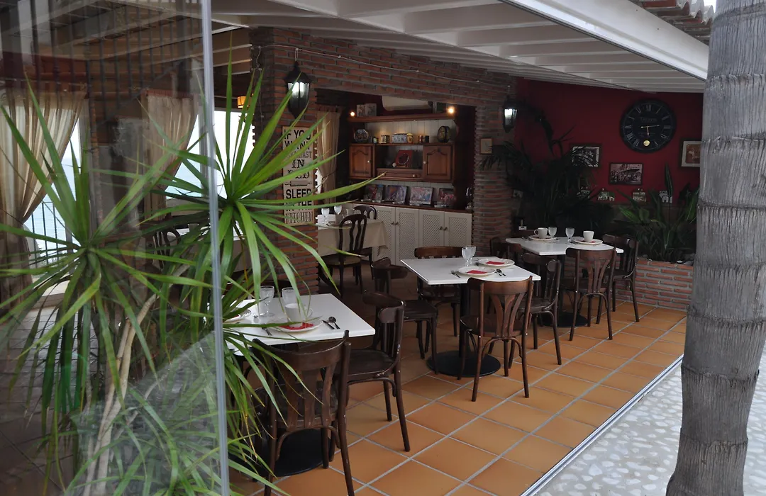 Welcome Inn Nerja Guest House Luxury Bed & Breakfast-1