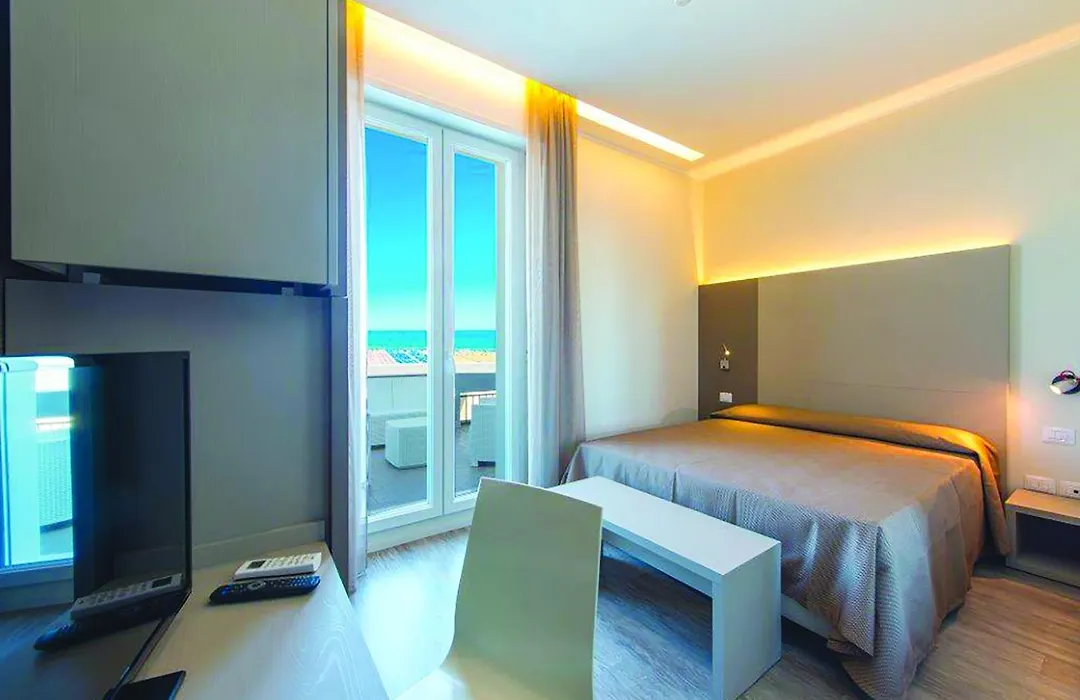 Hotel 2000-1