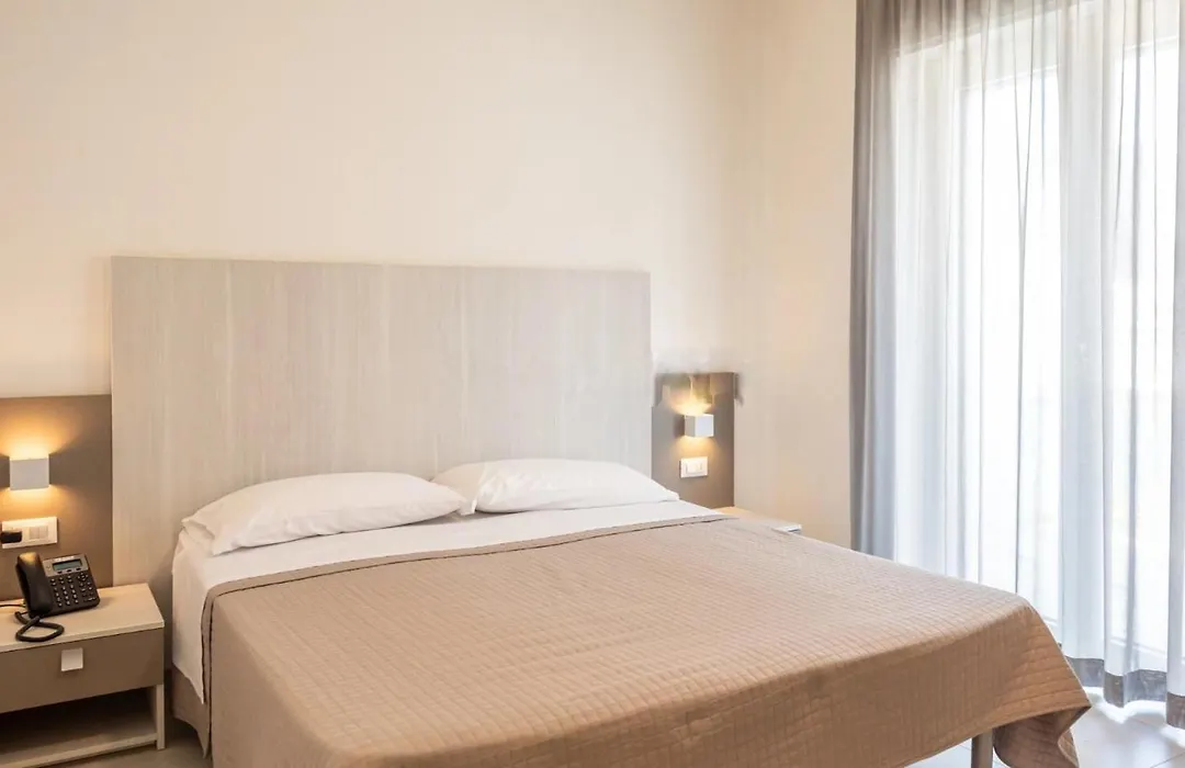Nuovo HOTEL SETTIBI 20m dalla spiaggia-1