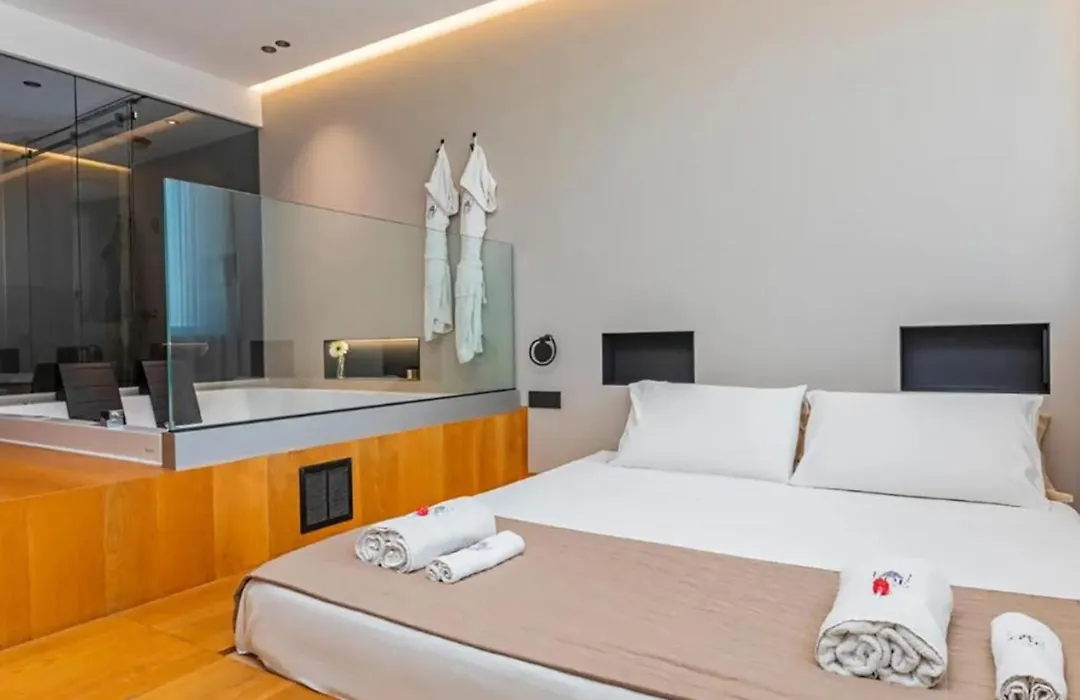 Zoe Luxury Suites-1