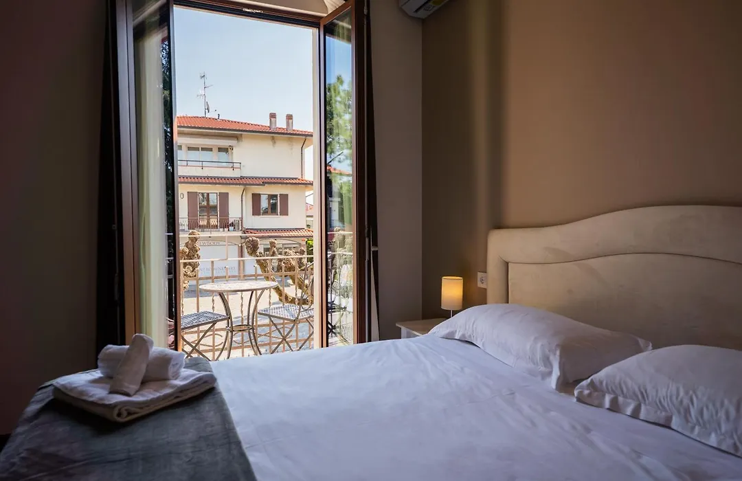 Hotel Gardenia Sirmione-1