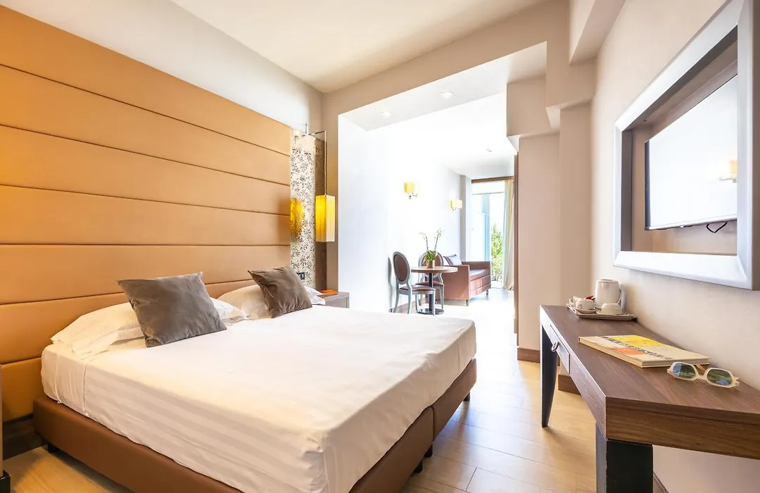 Waldorf Suite Hotel-1