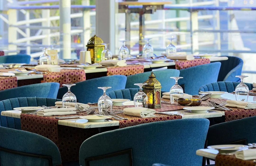 Queen Elizabeth 2 Hotel-1