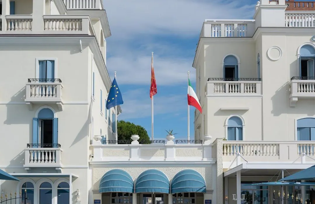 Casa Bianca Al Mare-1