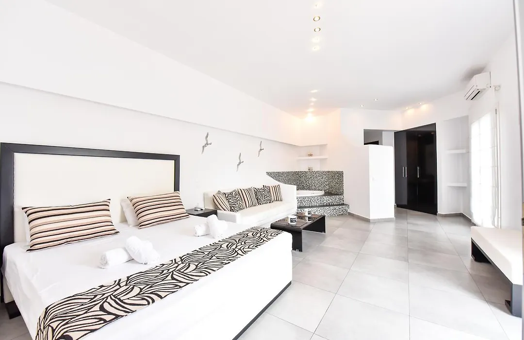 Queen Elegant Suites-1
