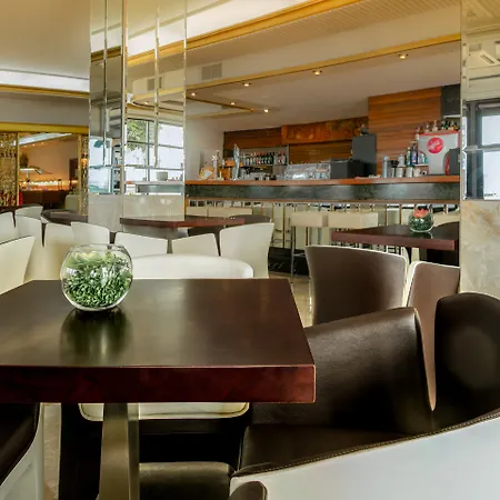 Gran Hotel Delfin-2