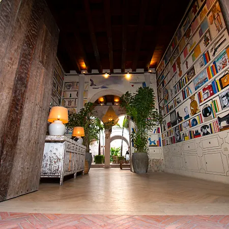 Ananda Hotel Boutique-2