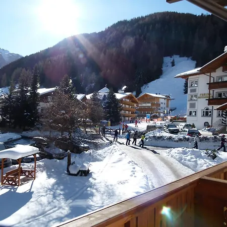 Chalet Elisabeth Dolomites Alpin & Charme-3