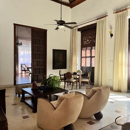 Casa Estrella Colonial Mansion-3