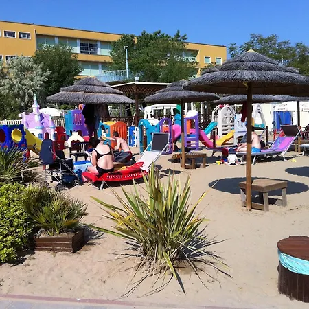 Viva Beach Hotel - 20M From The Beach & Large Breakfast-3