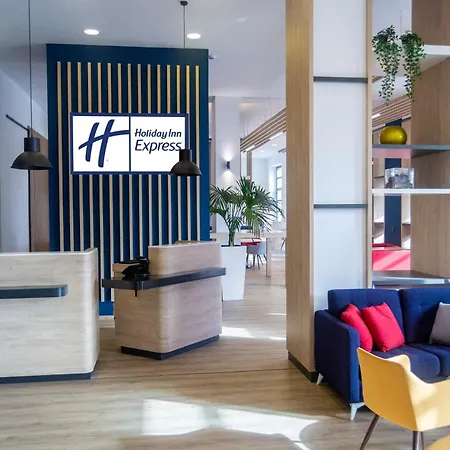 Holiday Inn Express Ciudad de las Ciencias, an IHG Hotel-3