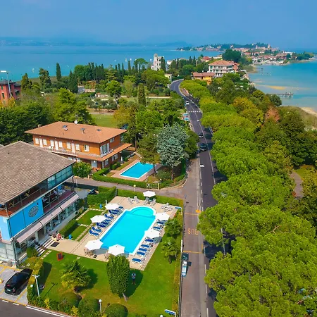 Hi Hotels Sirmione - Heated Lakeview Pool-3