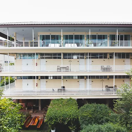 Feung Nakorn Balcony Rooms And Cafe-3