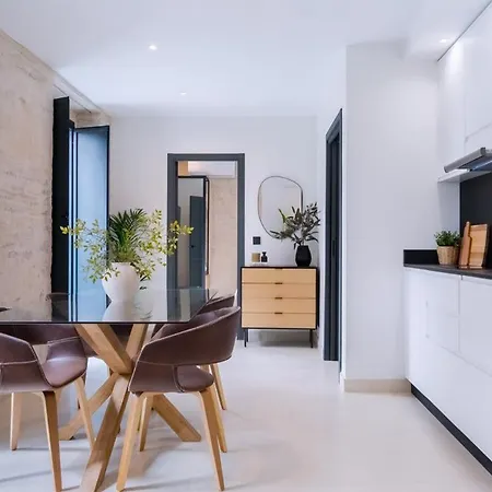 Luxury Apartment Overlooking Casa Pilatos-3