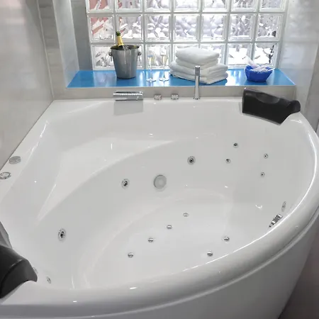 Gaudint Barcelona Suites-2