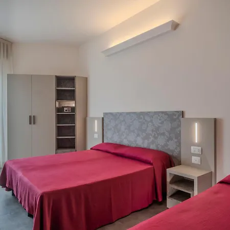 Hotel 2000-2