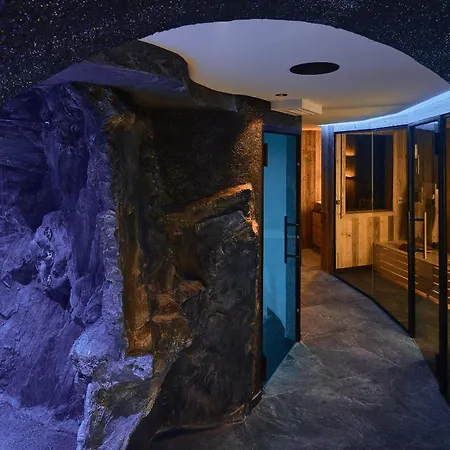 Dolomites Wellness Hotel Savoy-2