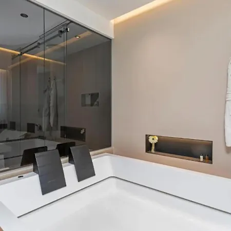 Zoe Luxury Suites-3