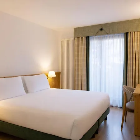 Golf Hotel-2