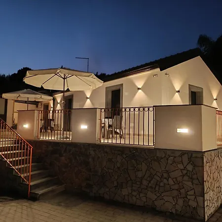 Villa Feluchia Tra Il Mare E Il Vulcano-3