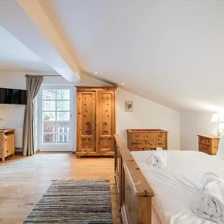 Hotel Dolomitenhof & Chalet Alte Post-2