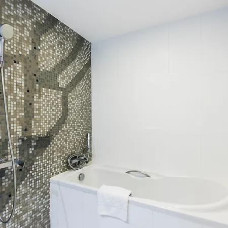 Maitria Hotel Sukhumvit 18 Bangkok - A Chatrium Collection-2