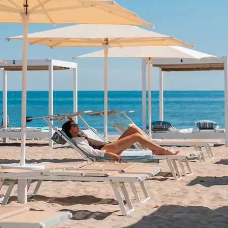 Hotel Liberty Beach - Parking & Beach-3