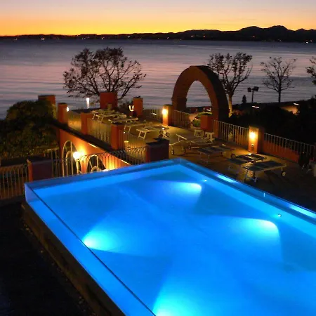 Hotel Alla Riviera Lake View-2