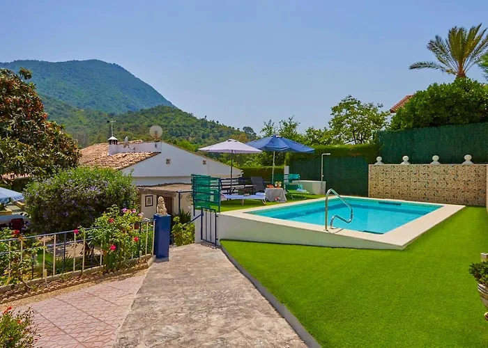 Villa La Ponderosa El Bosque by Ruralidays